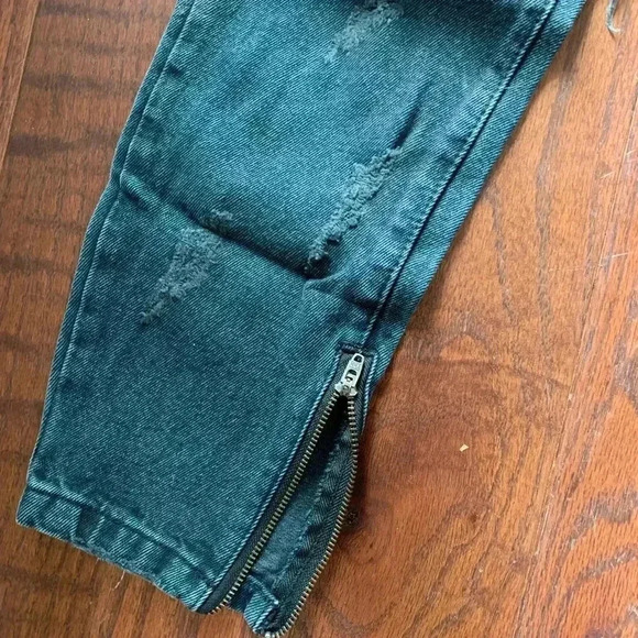 Black distressed jeans with zippers - Picture 6 of 8